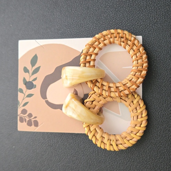 Wicker & Enamel Post Earrings, NWT - Picture 4 of 9